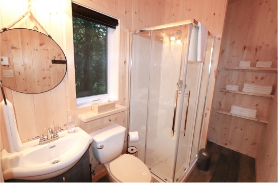 Domaine Île & Passions – Quatre mini-chalets locatifs, réalisé par CLG Construction (photo 4)