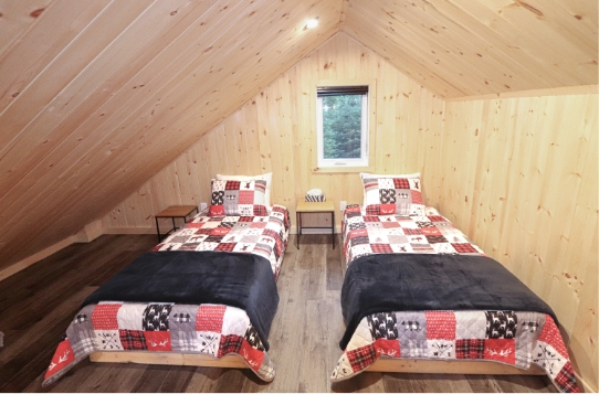 Domaine Île & Passions – Quatre mini-chalets locatifs, réalisé par CLG Construction (photo 5)