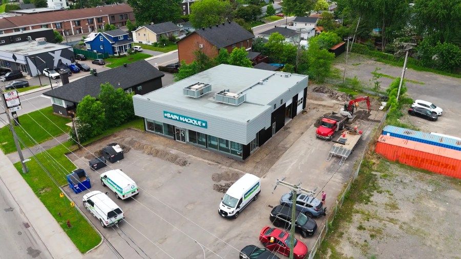 Travaux extérieurs commerciaux Bain Magique par CLG Construction