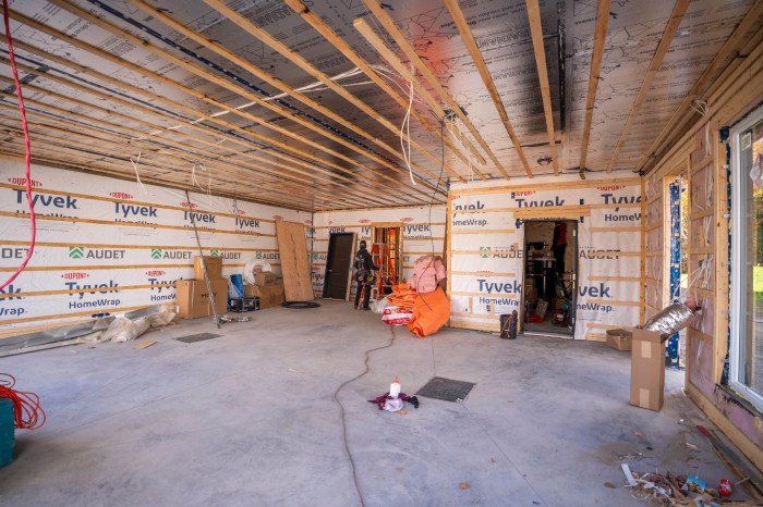 Grande pièce du Ranch des Érables avec pare-air, avant les finitions – CLG Construction